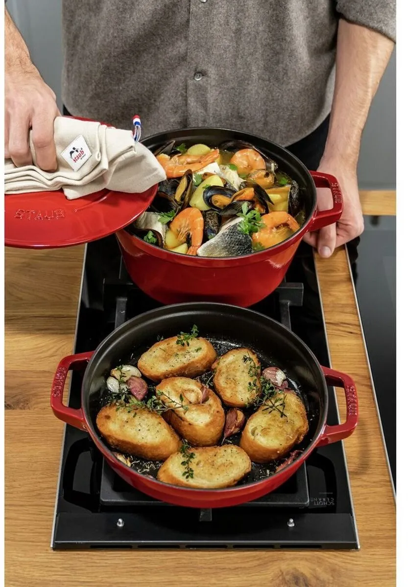 Zwilling Staub La Cocotte Gietijzeren Pannenset 3-delig - 24cm - Kersenrood - afbeelding 6 van 6