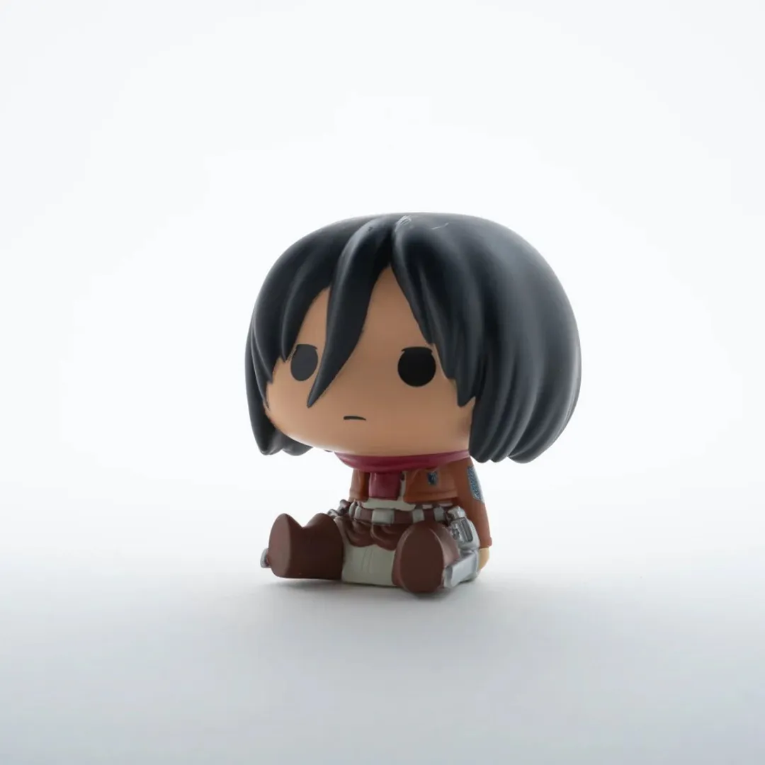 Plastoy Attack on Titan Chibi Mikasa Spaarpot - Bruin/Wit/Zwart