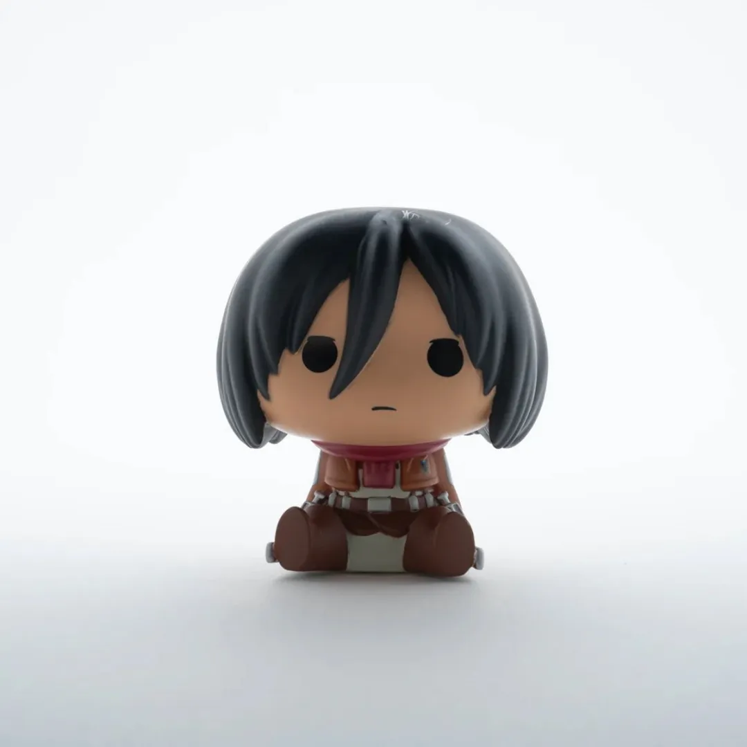 Plastoy Attack on Titan Chibi Mikasa Spaarpot - Bruin/Wit/Zwart