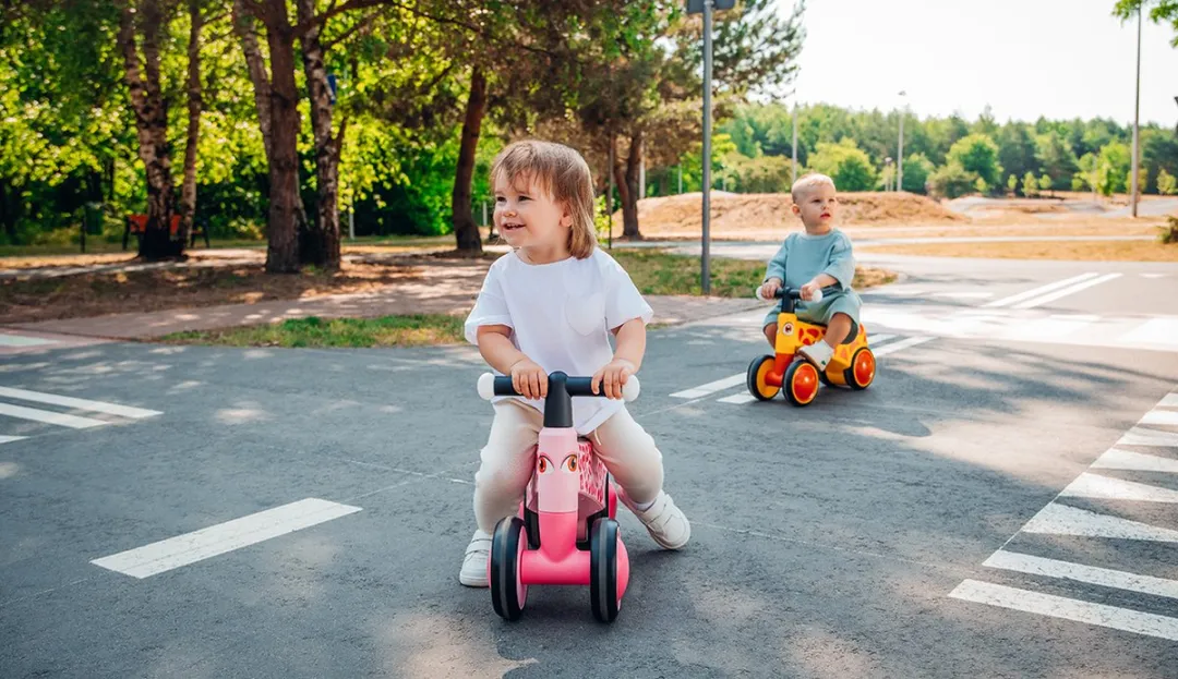 Lionelo Sammy Loopfiets 4 Wielen 15cm - Geel - afbeelding 6 van 6