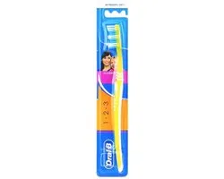 Oral-B Classic 3-Effect 40 Medium Tandenborstel