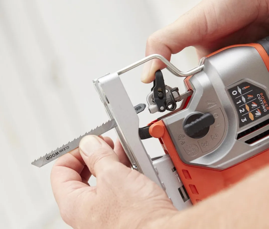 BLACK+DECKER BES610K-QS Pendeldecoupeerzaag 650W - met koffer