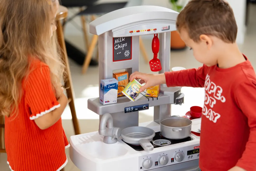 Klein Toys Miele Starter Keuken - Rood Grijs