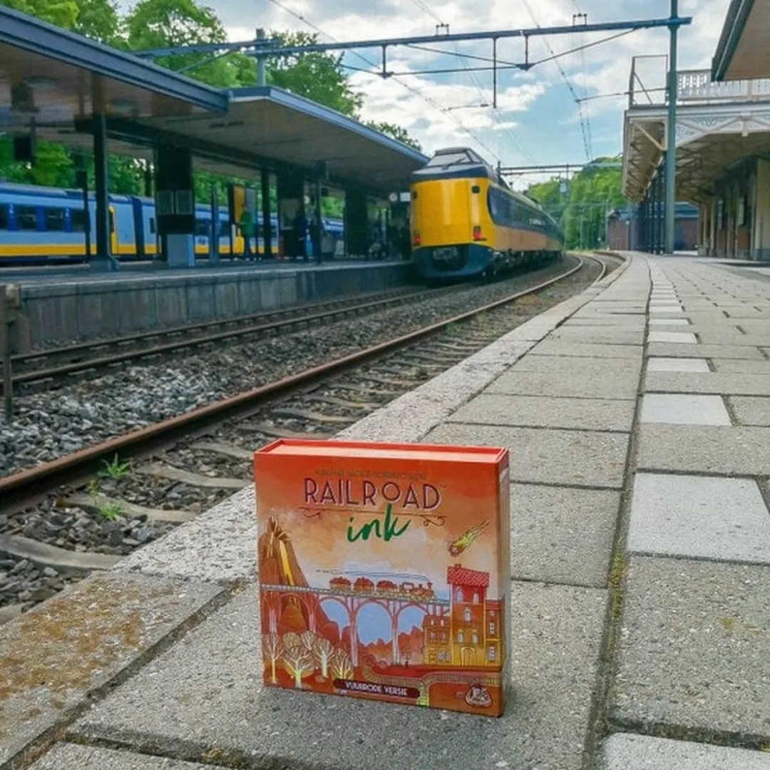 White Goblin Games Railroad Ink Vuurrood Dobbelspel - 1-6 Spelers