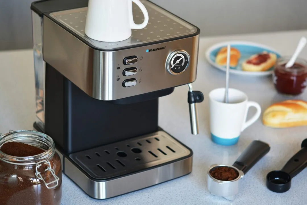 Blaupunkt CMP312 Espressomachine - 15 Bar - 1.6L - 850W - Zwart - afbeelding 2 van 6