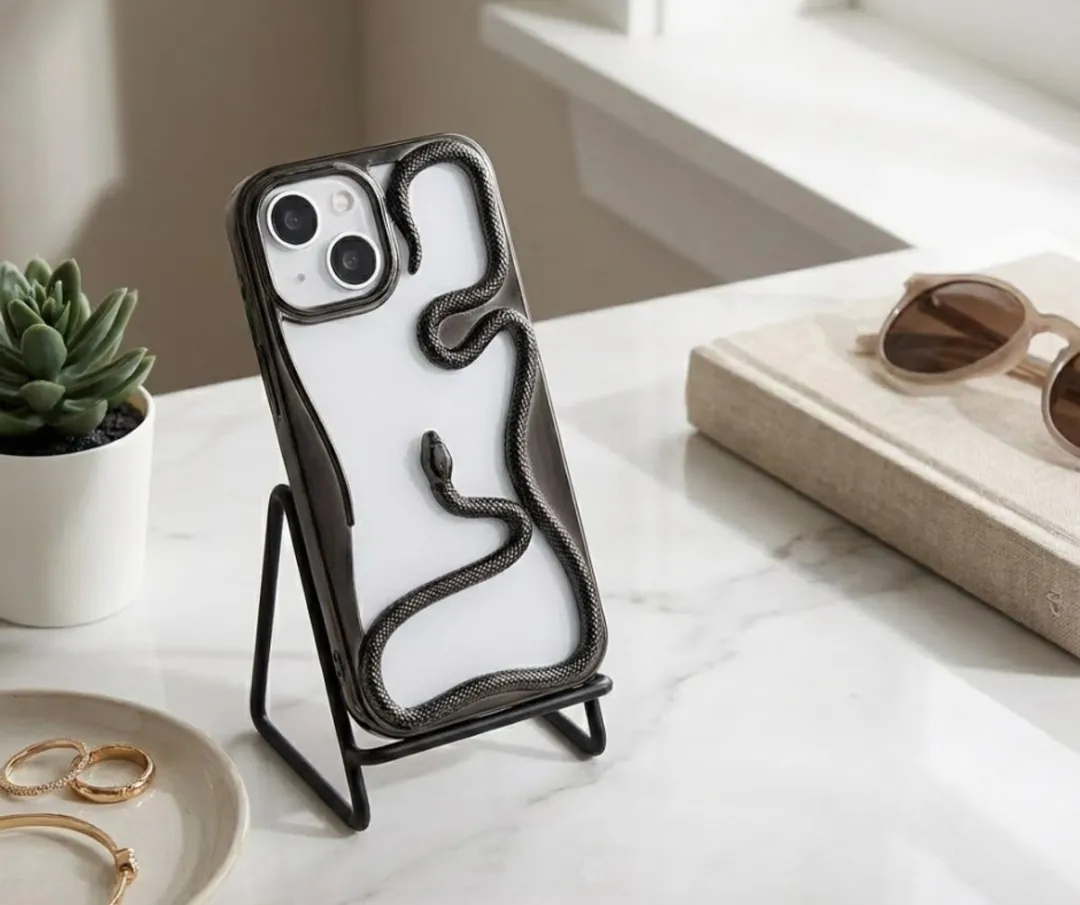 NUVEX iPhone 14 Plus Hoesje - Zwart - 3D Slang Design - afbeelding 2 van 4