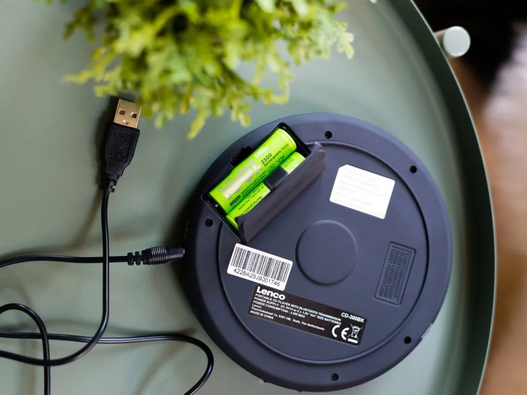 Lenco CD-300BK Discman - Draagbare Bluetooth® CD-MP3 Speler - Anti-Shock bescherming en oplaadbare Batterij - Zwart