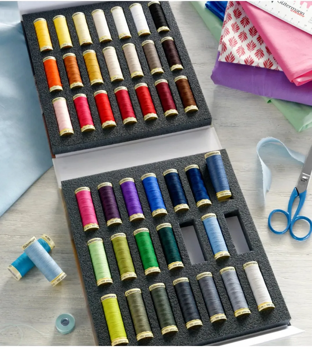 Gutermann Naaigarenalbum 42x100m - Zwart/grijs/wit