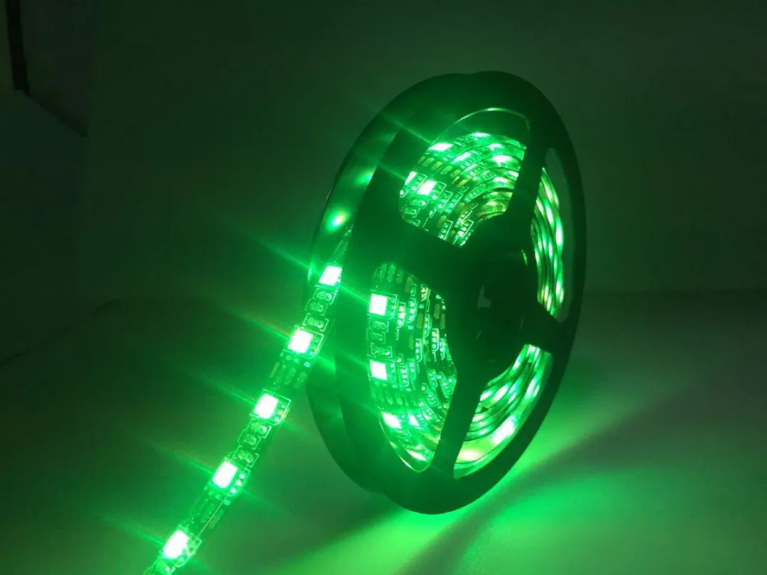 NÖRDIC LED-5M RGB LED Strip 5m - 300 LED/m - RGB Afstandsbediening