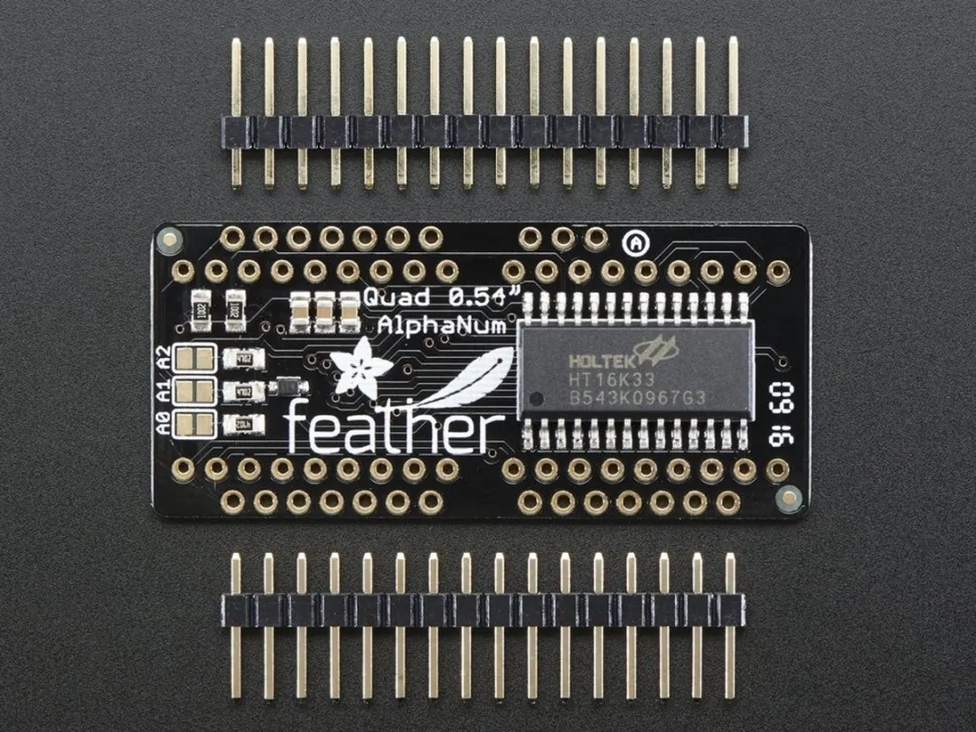 Adafruit 14-Segment Alphanumeric LED FeatherWing 3089 - Meerkleurig