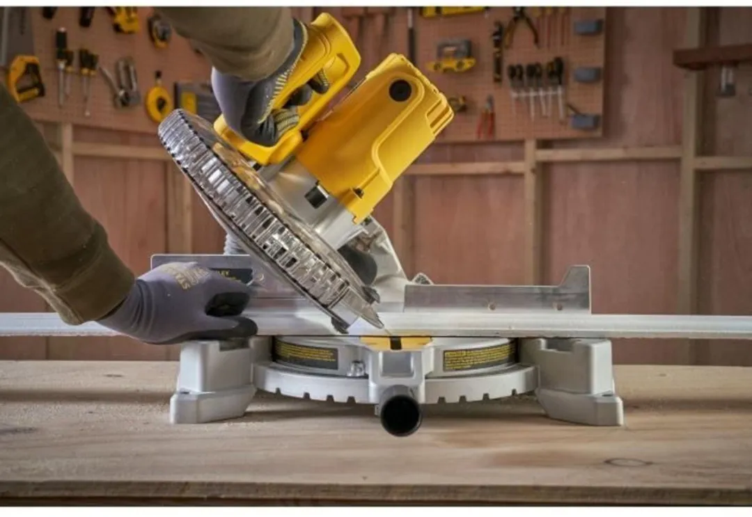 Stanley FatMax SM1650-QS Radiaalzaag 254mm 1650W - afbeelding 6 van 6