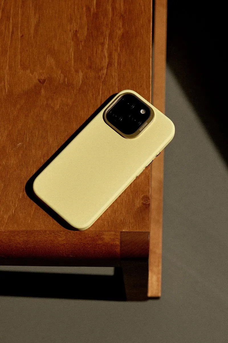 Decoded Siliconen Hoesje DEC2411 iPhone 15 Pro - Geel - afbeelding 6 van 6