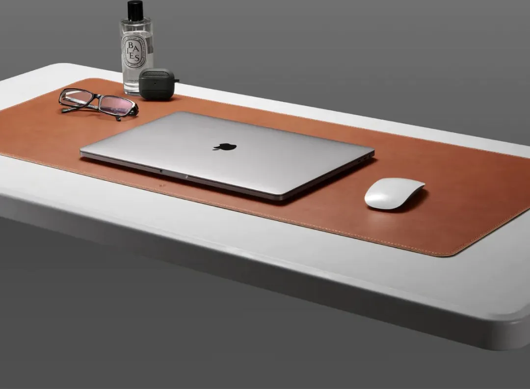Spigen LD302 Desk Pad Muismat XXL - Bruin