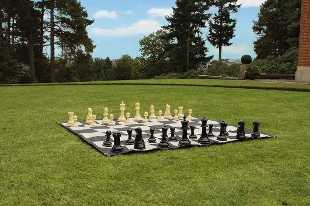 Ubergames Tuin Schaken - Kunststof 20cm - 140x140cm - Wit/Zwart