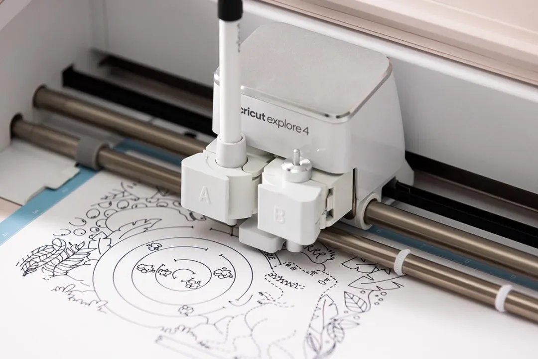CRICUT Explore 4 Snijmachine - Seashell Beige - LightGrip - afbeelding 4 van 6