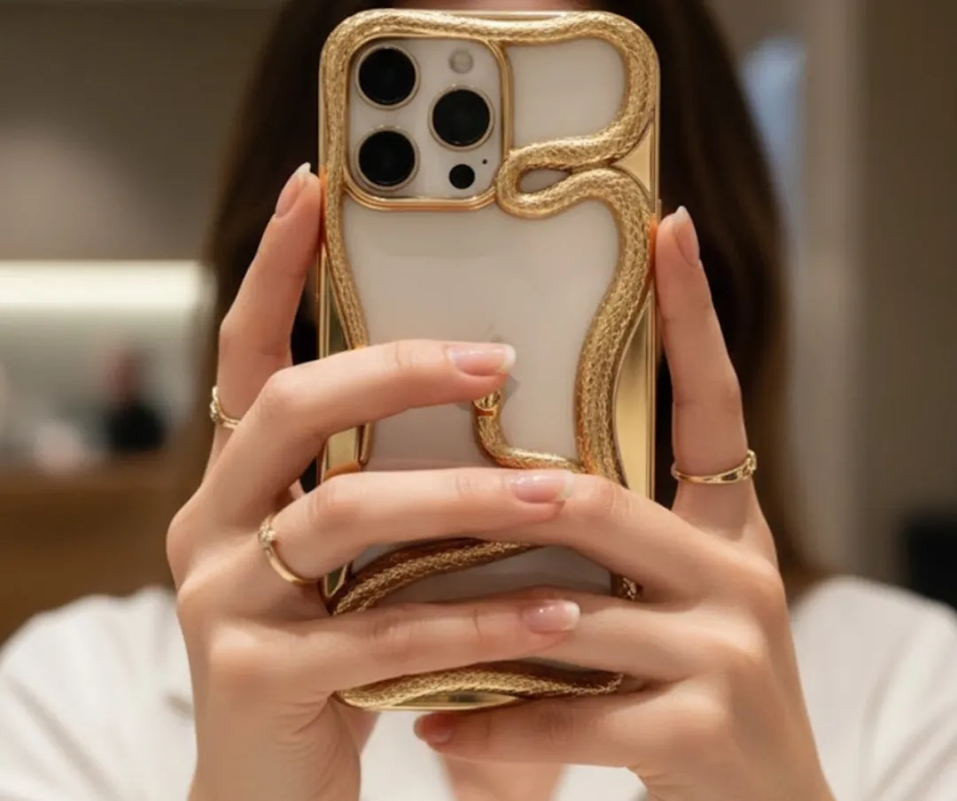 NUVEX iPhone 16 Pro Slanghoesje - Goudkleurig
