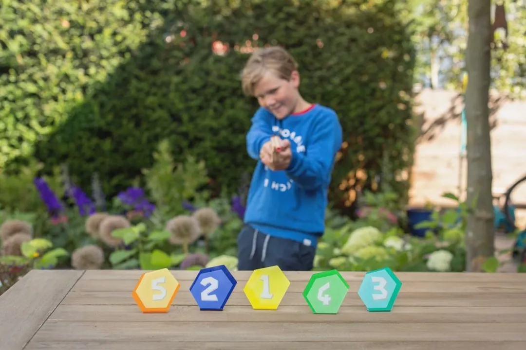 BS Toys Schiet 'm! Elastiekpistool Hout - Coördinatiespel - 5 Doelen