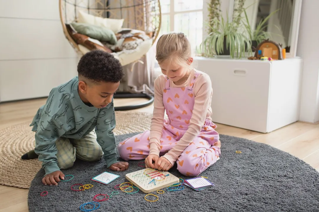 BS Toys Geobord GA438 - Montessori Speelgoed 18x18cm - Multi