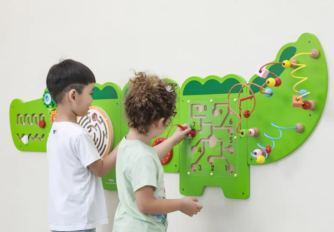 Vigatoys Houten Wandspeelbord Krokodil Groot 187cm - Groen