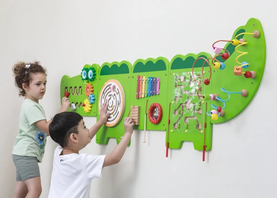 Vigatoys Houten Wandspeelbord Krokodil Groot 187cm - Groen