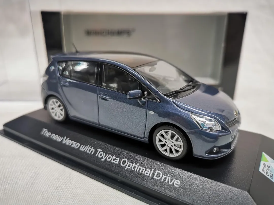 Toyota New Verso 2016 Modelauto - Blauw Metallic