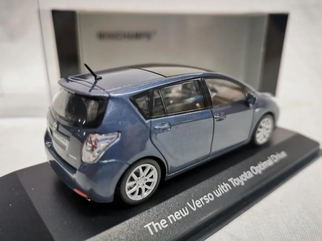 Toyota New Verso 2016 Modelauto - Blauw Metallic