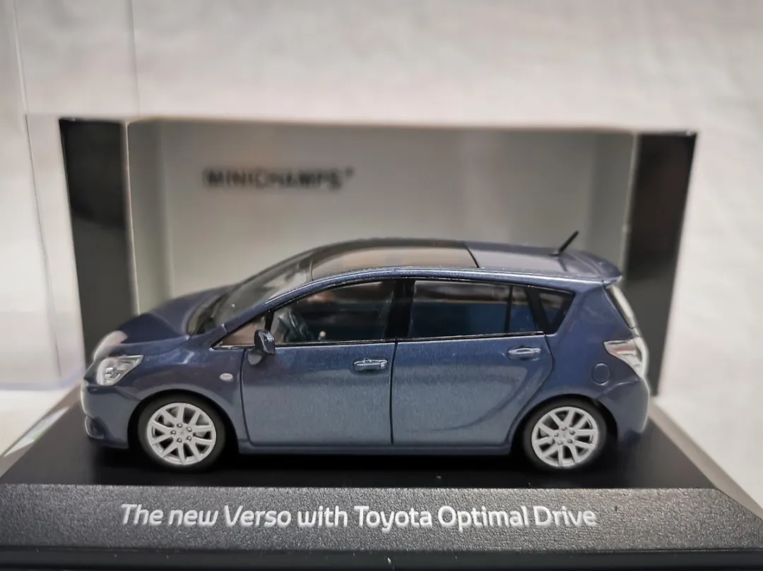 Toyota New Verso 2016 Modelauto - Blauw Metallic