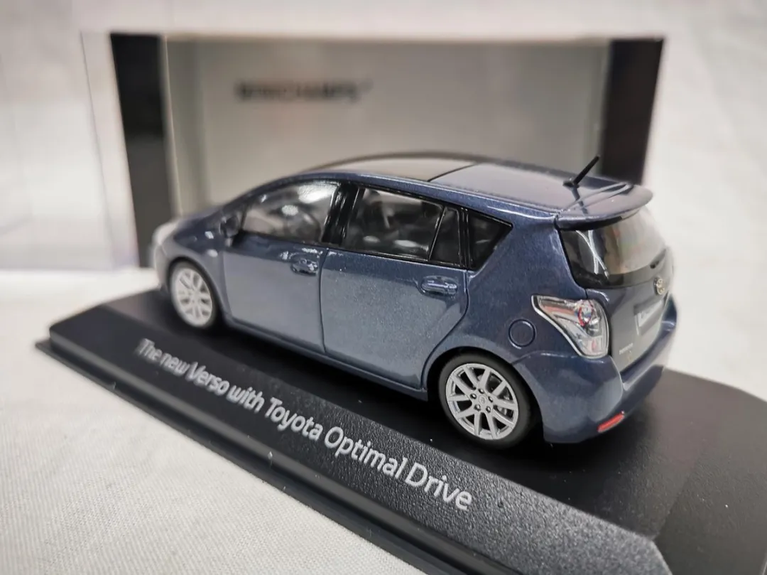 Toyota New Verso 2016 Modelauto - Blauw Metallic - afbeelding 6 van 6