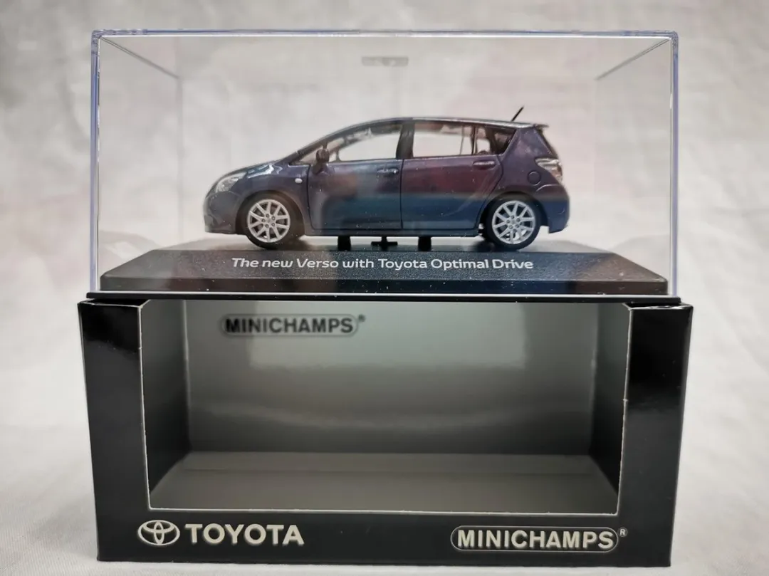Toyota New Verso 2016 Modelauto - Blauw Metallic