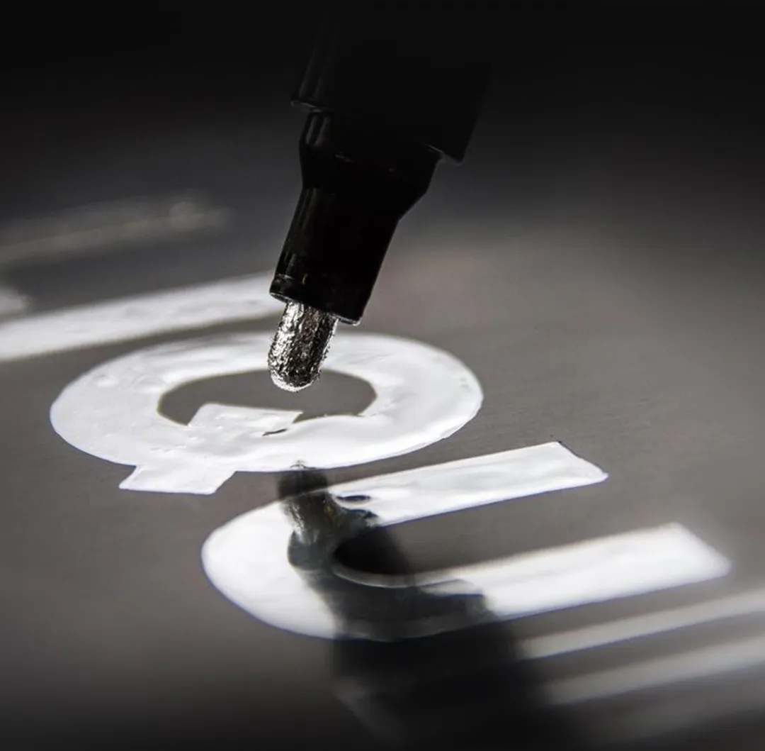 Molotow Liquid Chrome Marker - 2 mm - Stift met zilver spiegeleffect