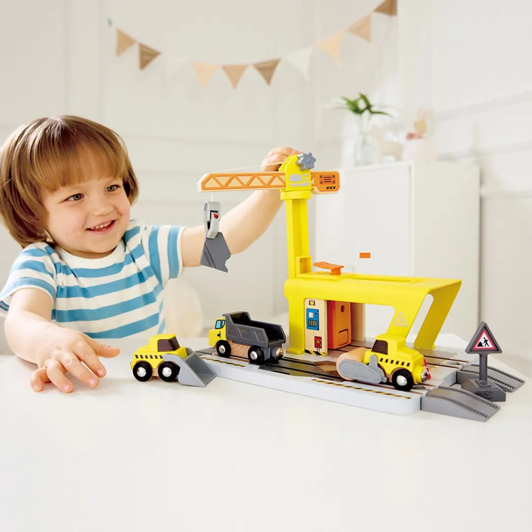 Hape E3878 Houten Treinbaan Constructiekraan - 14 Onderdelen - Multicolor