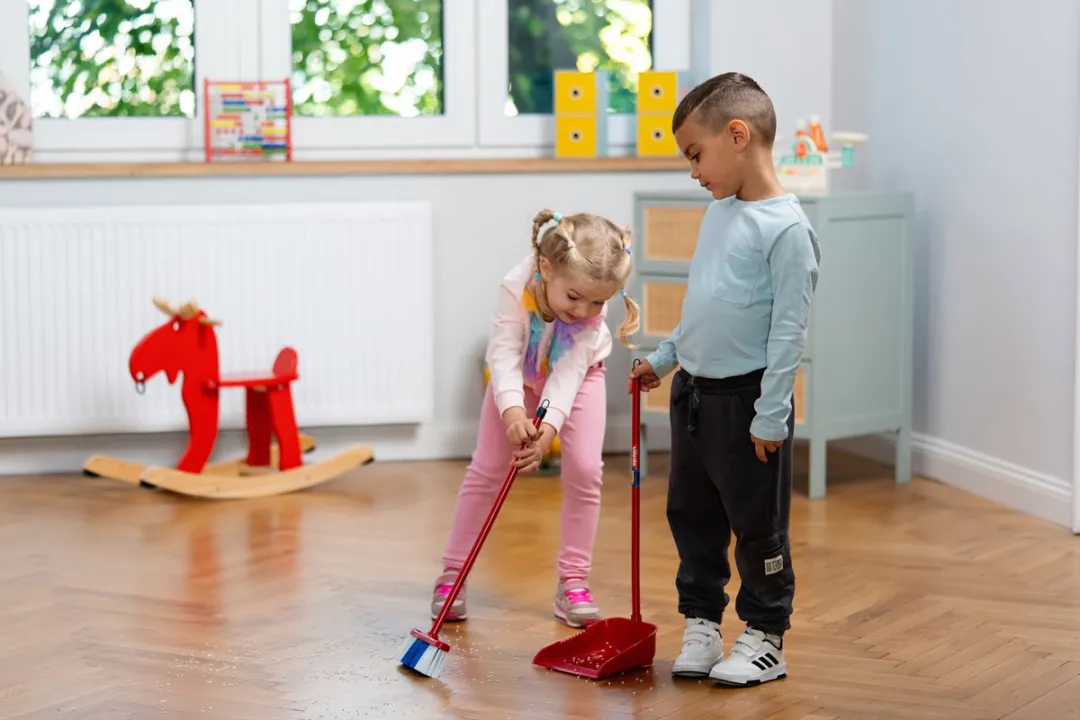 Klein Toys Vileda Langsteelstoffer & Bezembundel - 111,5cm - Rood/Blauw - afbeelding 6 van 6