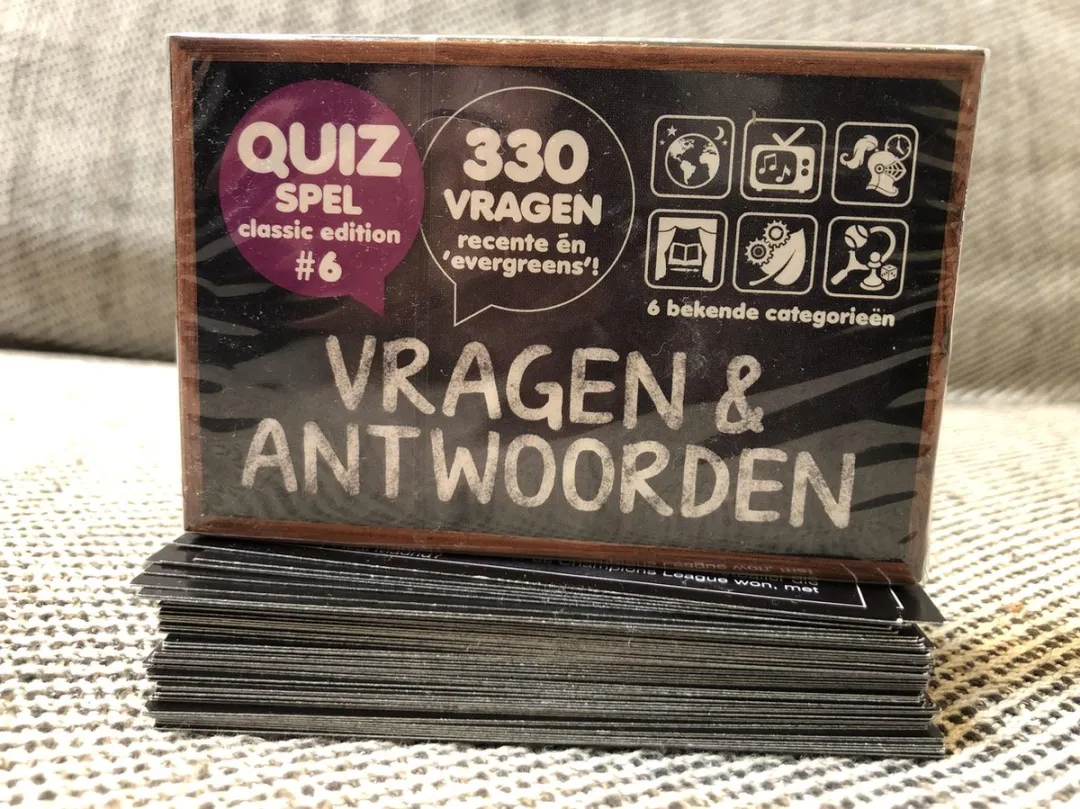 Vragen & Antwoorden #6 Kaartspel - 330 Nederlandse Vragen
