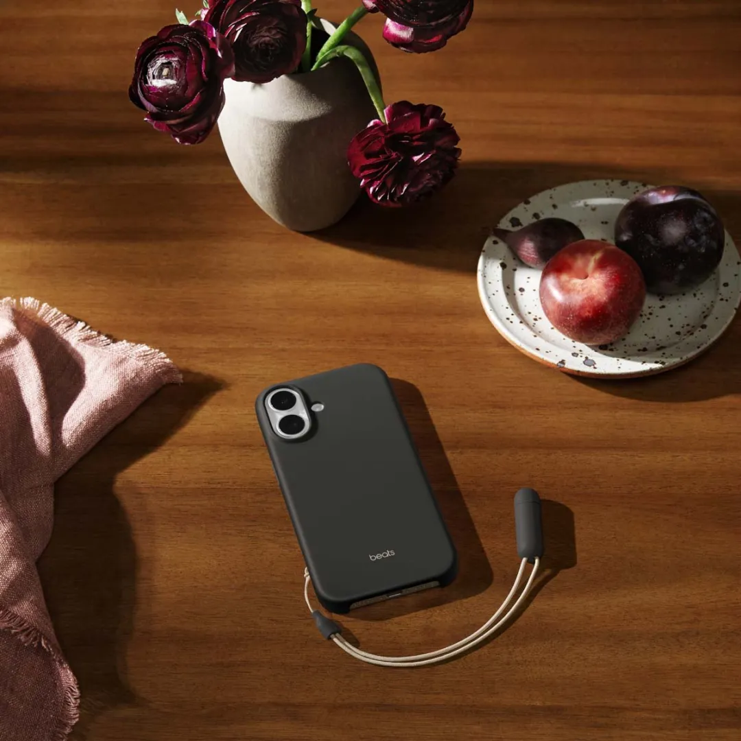 Beats Kickstand Case MGY54LL/A - iPhone 17 - Donkergrijs