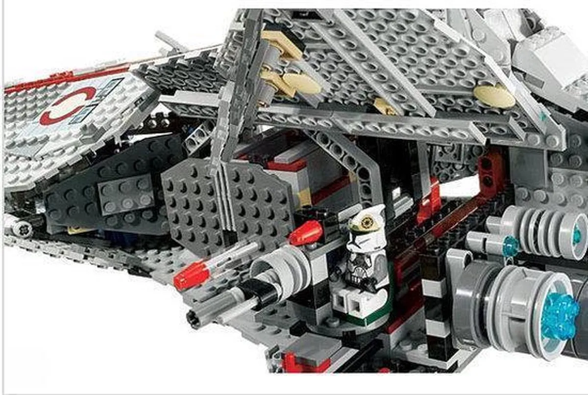 LEGO Star Wars Venator-class Republic Attack Cruiser 8039 - 1170 Stukken