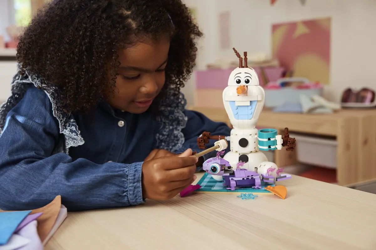 LEGO Disney Frozen Olaf en Bruni Picknickplezier 43287 - 478 Stukken - Multicolor