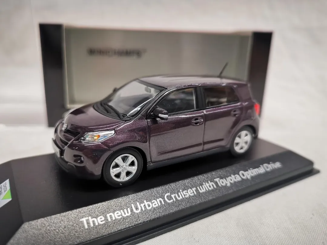 Toyota Urban Cruiser 2009 Minichamps 1:43