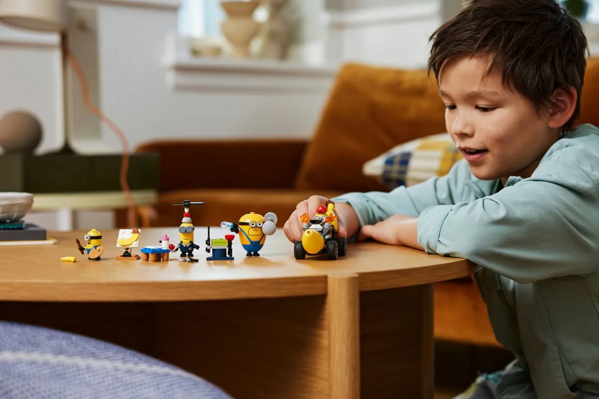 LEGO Despicable Me 4 Minions en Bananenauto 75580 - 136 Stukken
