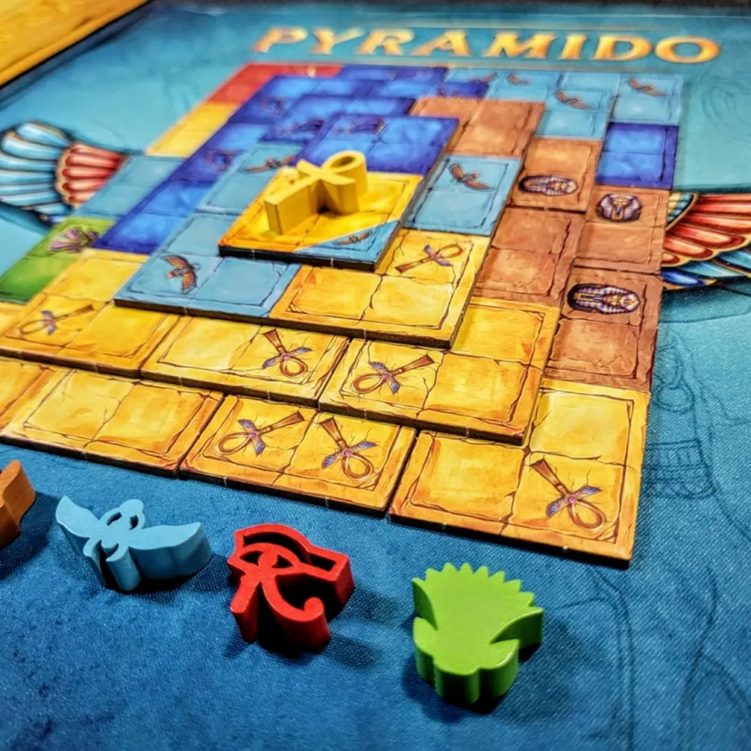 White Goblin Games Pyramido Familiespel - 2-4 Spelers