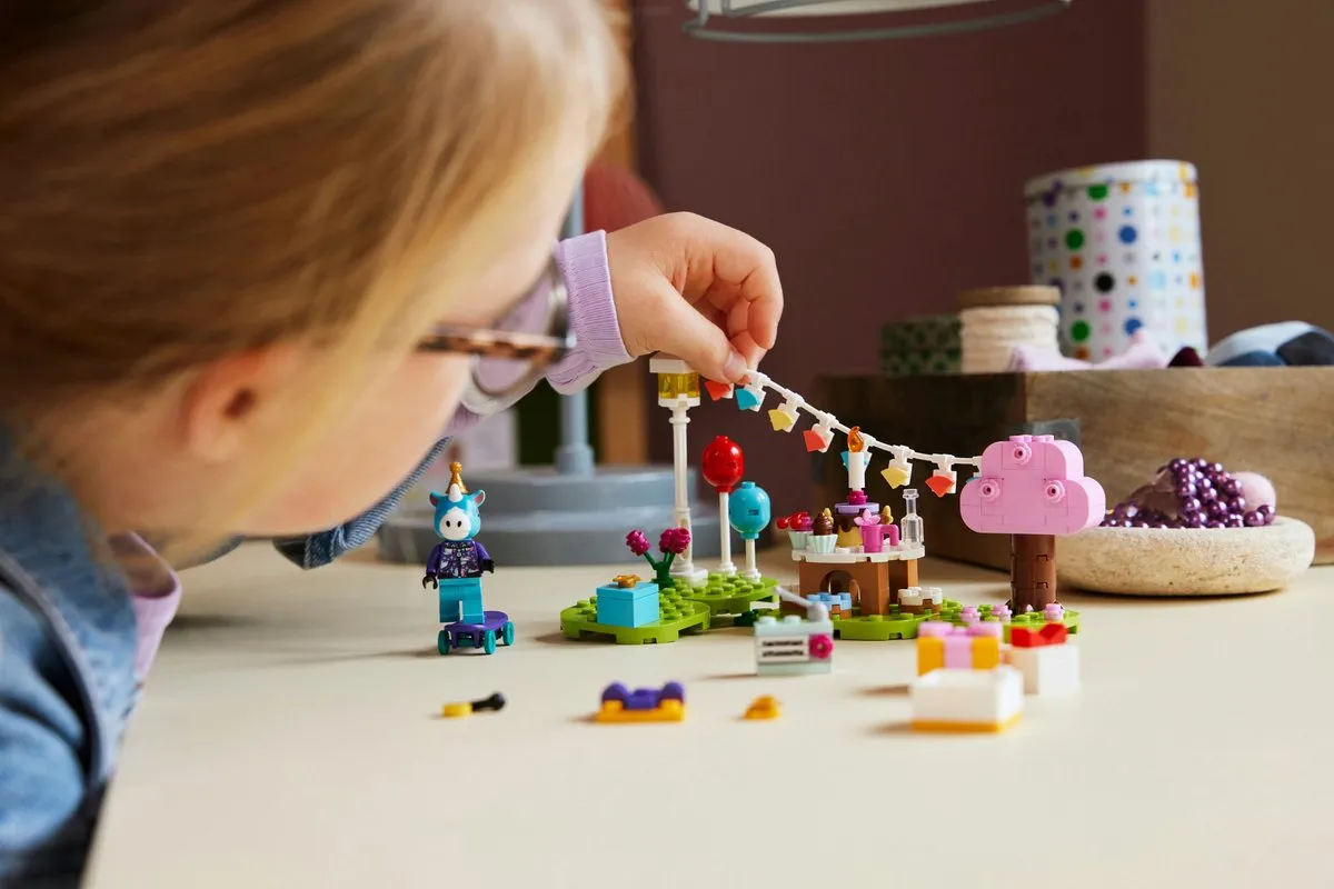 LEGO Animal Crossing Julian Verjaardagsfeestje 77046 - 170 Stukken