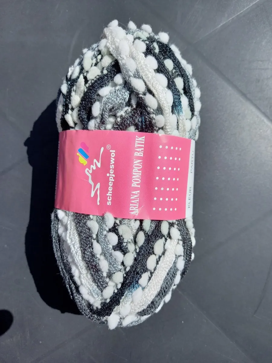 Scheepjes Ariana Pompon Batik Sjaaltjesgaren