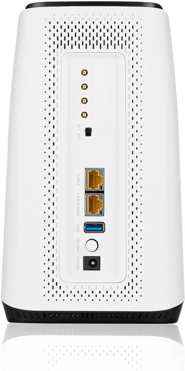 Zyxel FWA510 Indoor 5G Router - 2x 2.5G LAN, 1x USB 3.0
