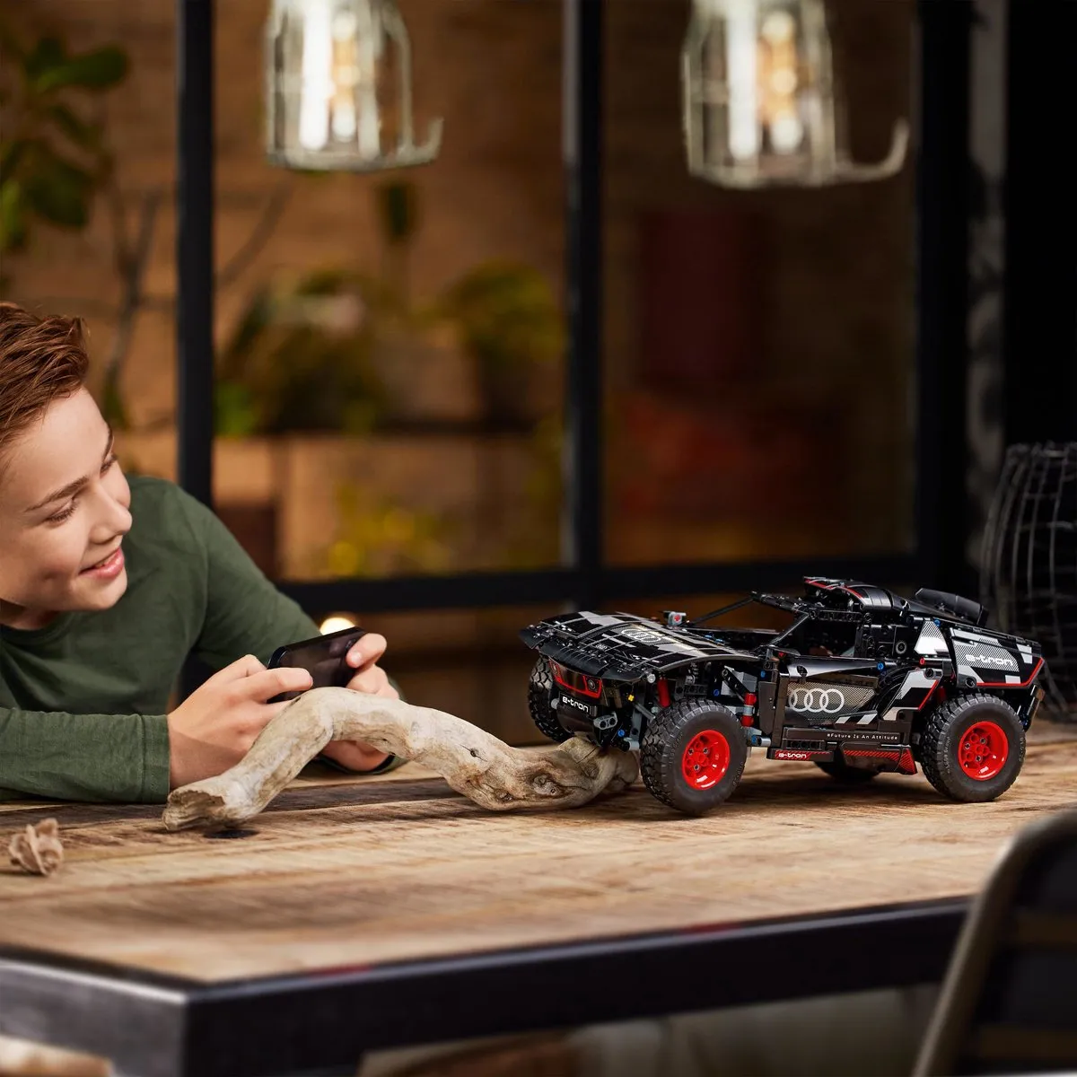 LEGO Technic Audi RS Q e-tron 42160 - 914 Stukken