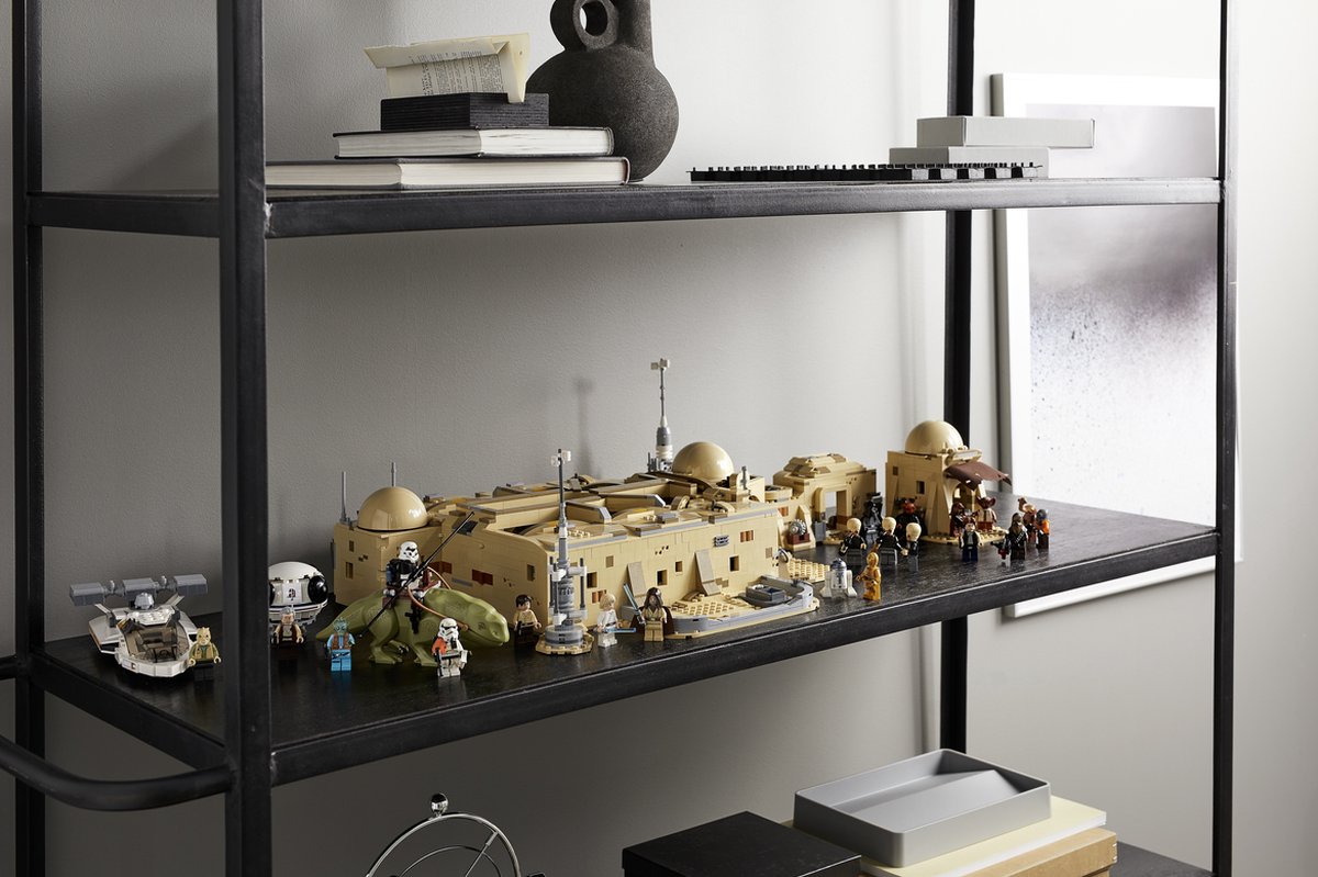 LEGO Star Wars UCS Mos Eisley Cantina - 75290