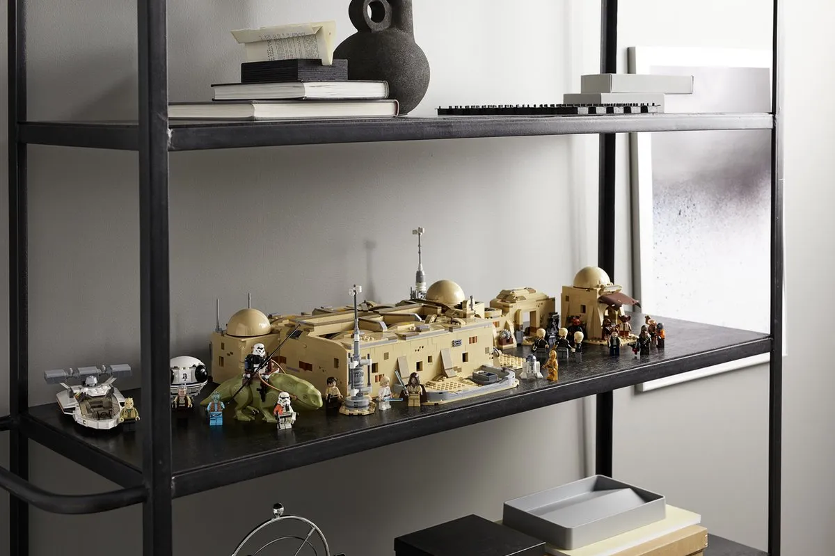 LEGO Star Wars UCS Mos Eisley Cantina 75290 - 3187 Stukken
