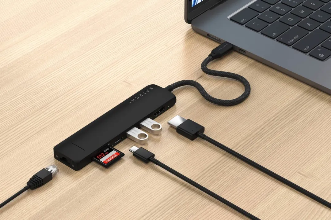 Satechi ST-P7SK USB-C 7-in-1 Adapter - 10Gbps - Zwart