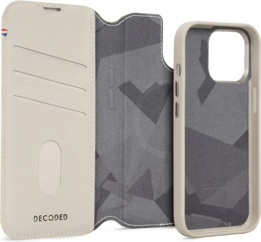 Decoded D24IPO15PDW5CY iPhone 15 Pro Hoesje - 2-in-1 Magnetisch Leer - Clay Beige