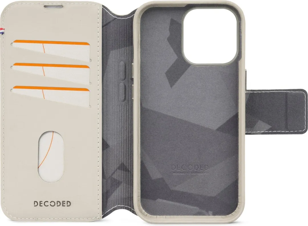 Decoded D24IPO15PDW5CY iPhone 15 Pro Hoesje - 2-in-1 Magnetisch Leer - Clay Beige