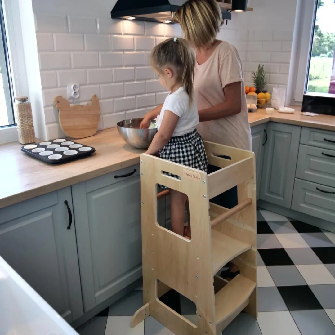 KiddyMoon Leertoren voor kinderen Houten - Montessori meubilair - In hoogte verstelbaar - Opstapkrukje - Toddlers stool - Leerstoel baby - Kinderstoel - Montessori kitchen helper Hout - Keukenhulp - Keukentoren - Kindertrap - Wit