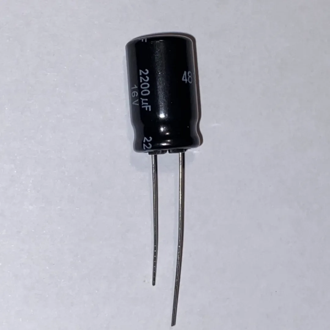 Panasonic 2200µF 16V Condensator 12.5x20mm
